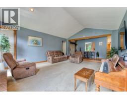 Living room/Fireplace - 54 Shawnee Court, Leamington, ON N8H5A9 Photo 9