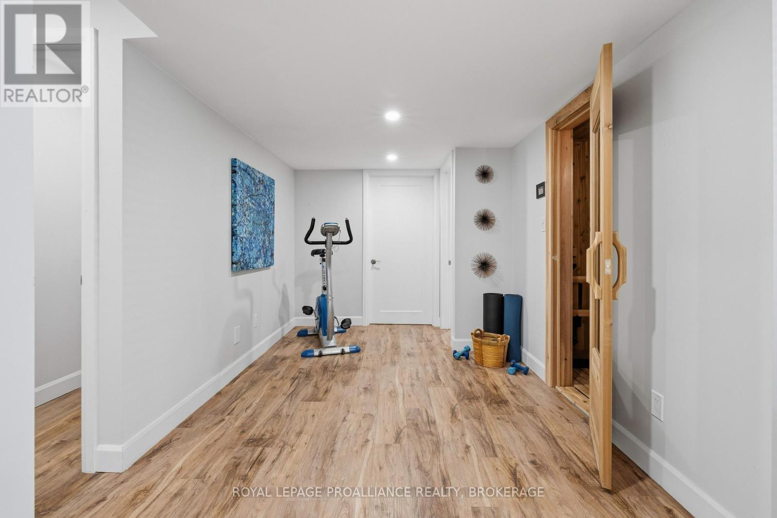 1094 CROSSFIELD AVENUE - Image 33