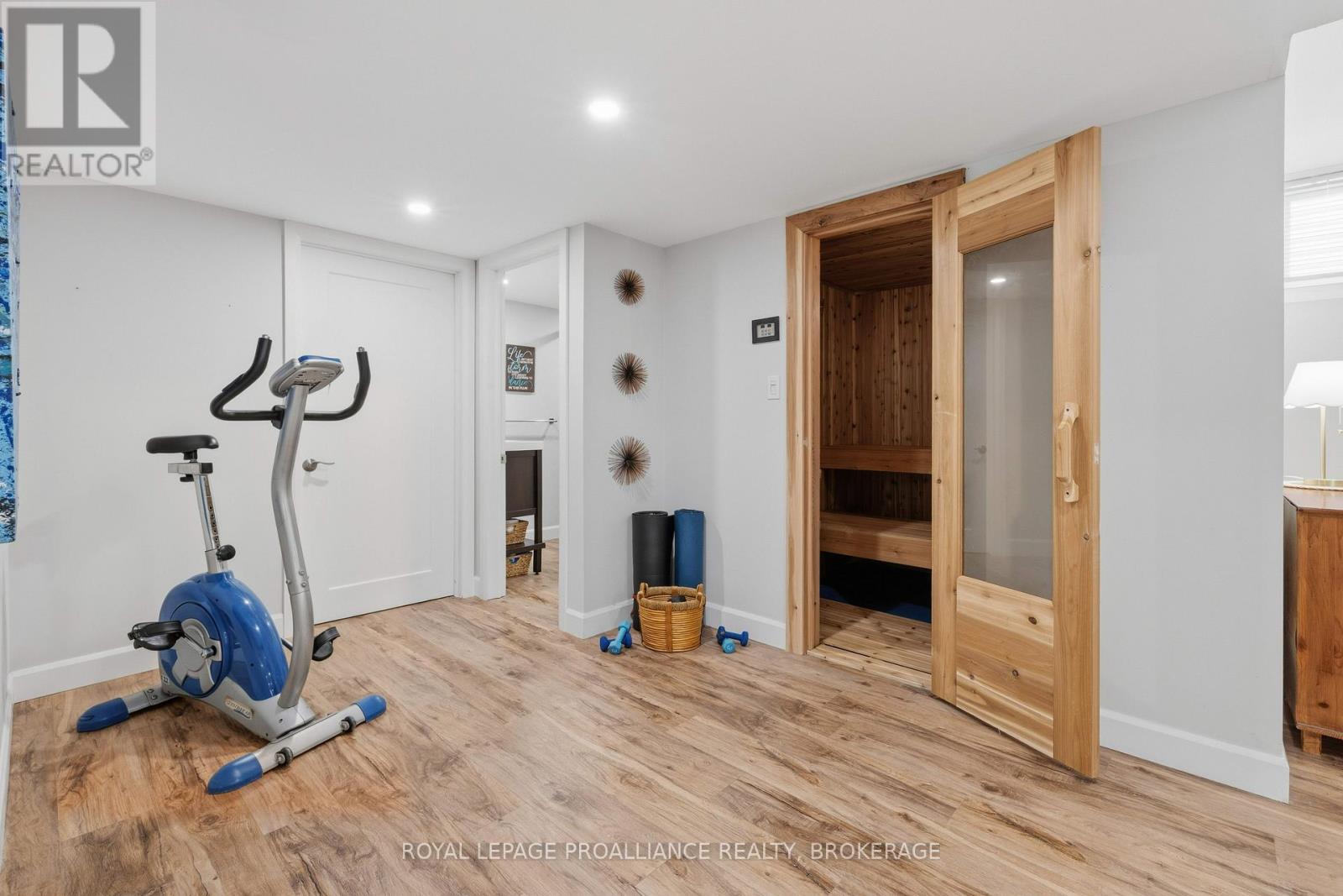 1094 CROSSFIELD AVENUE - Image 34