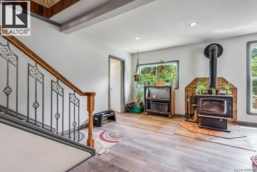 2524 MacAulay Rd - 4