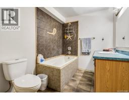 Ensuite - 2524 Macaulay Rd, Black Creek, BC V9J1B5 Photo 8