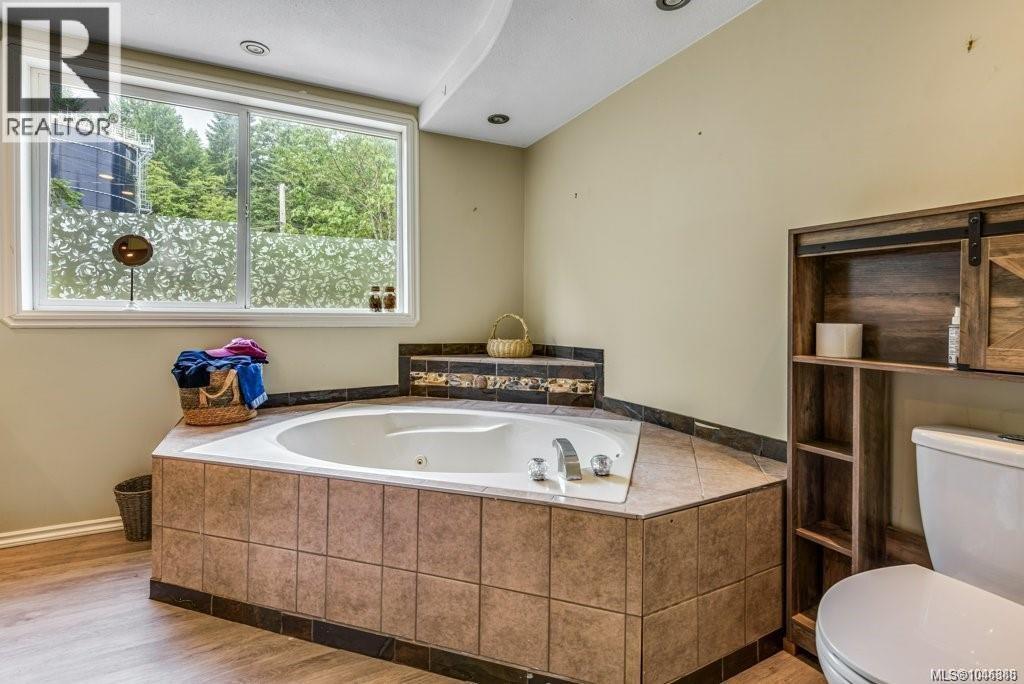 2524 MacAulay Rd - 9