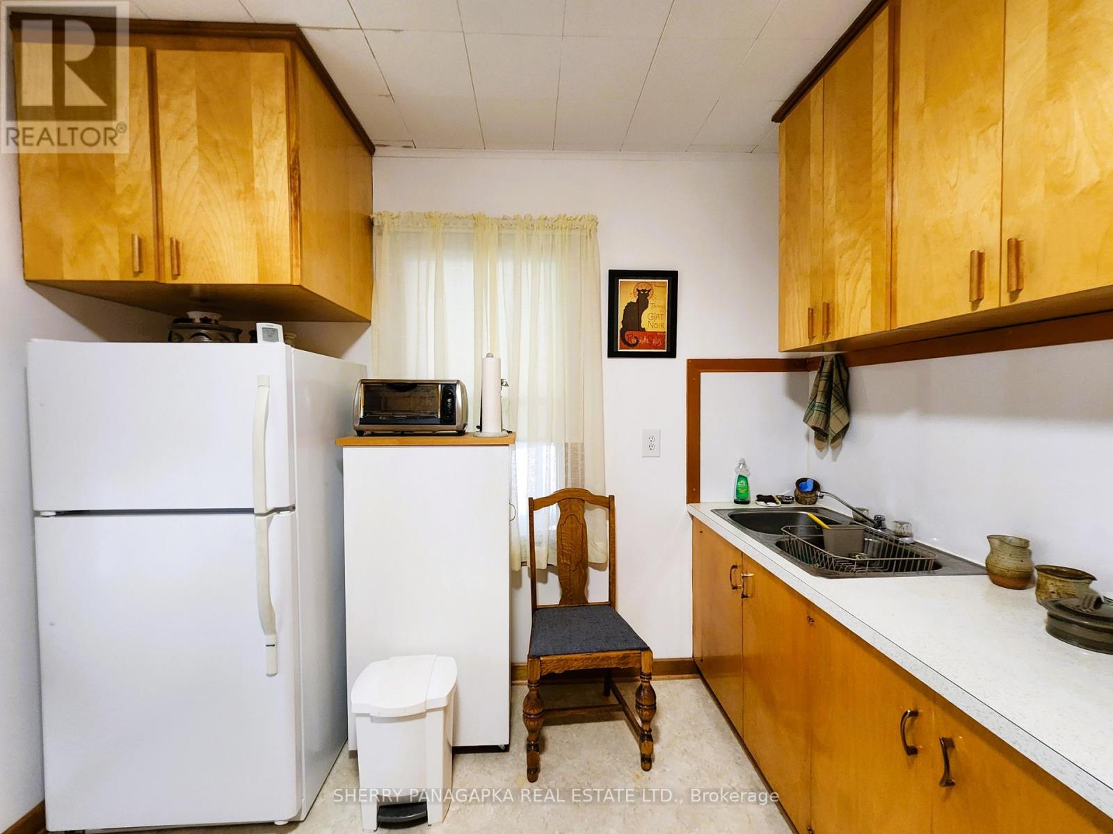 661 GOVERNMENT ROAD W - Image 11