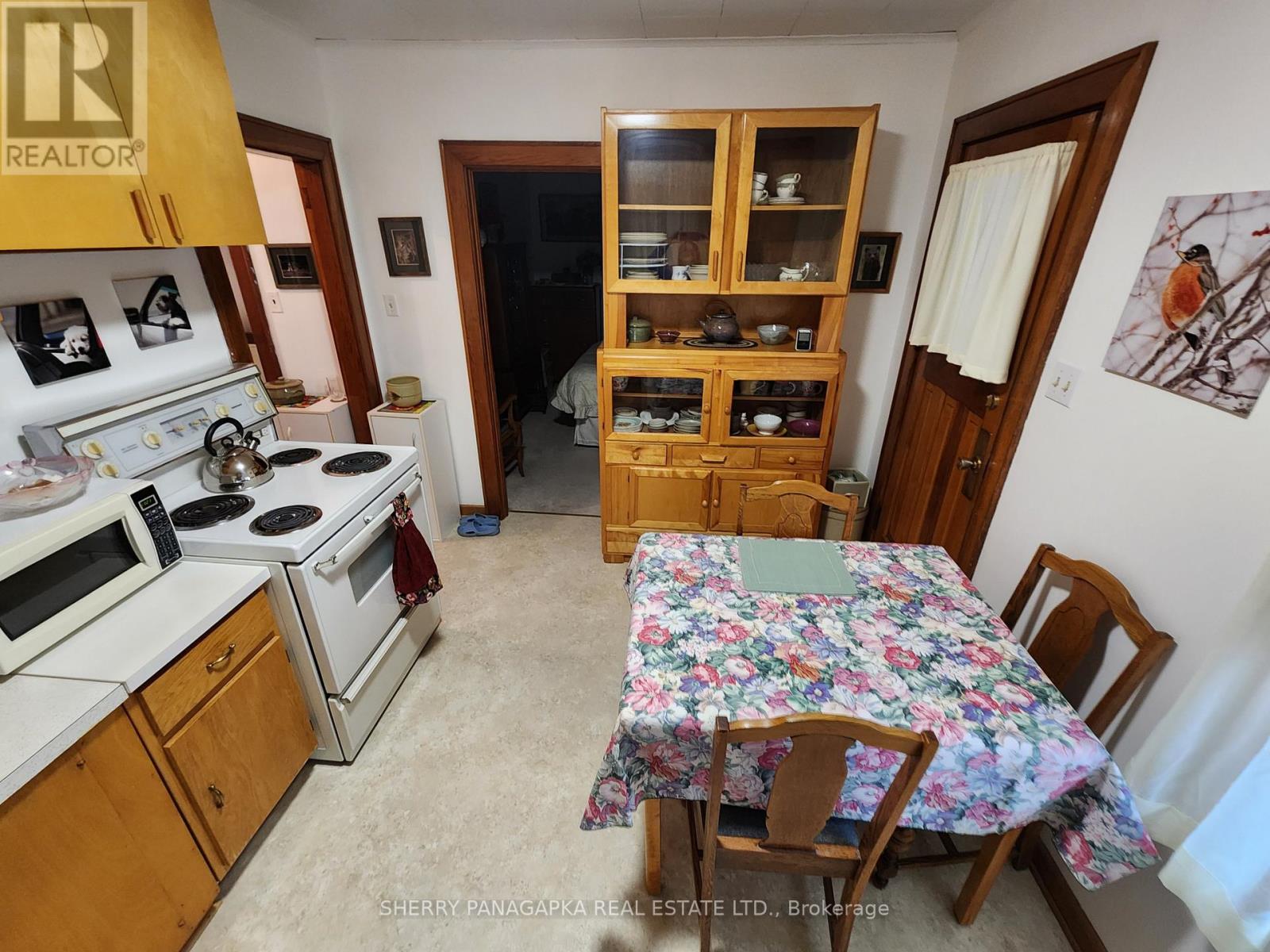 661 GOVERNMENT ROAD W - 12