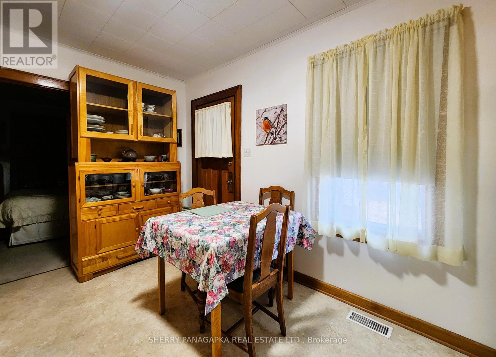 661 GOVERNMENT ROAD W - Image 13