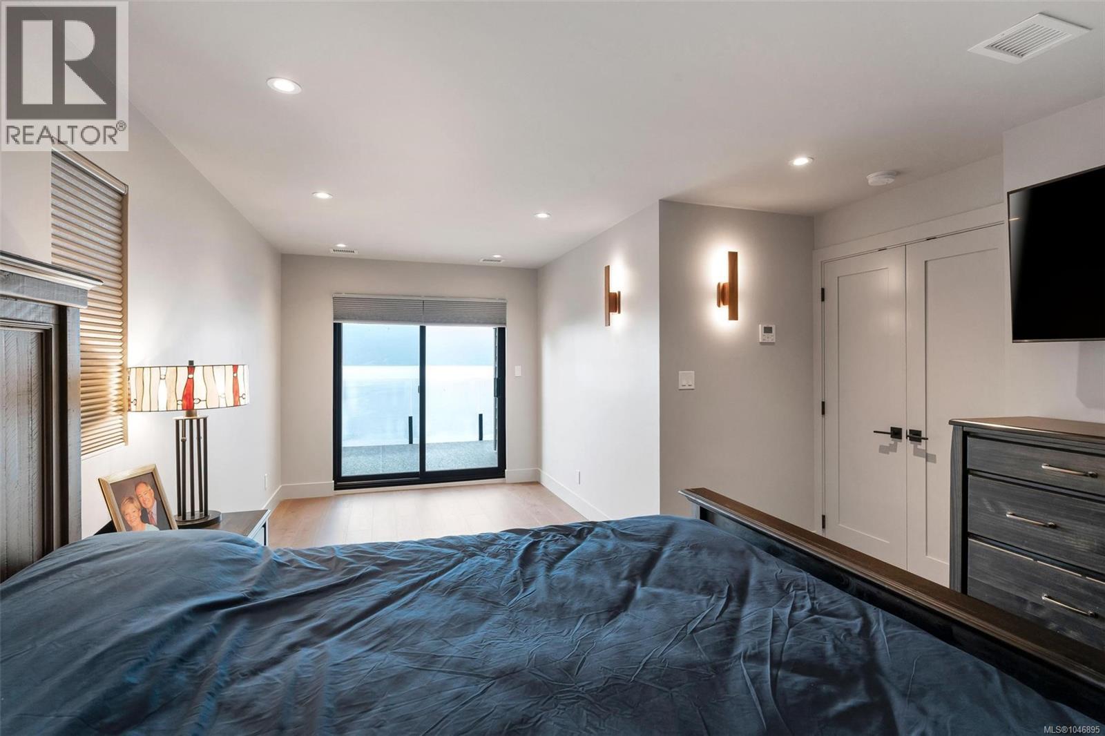 553 Marine View - 21