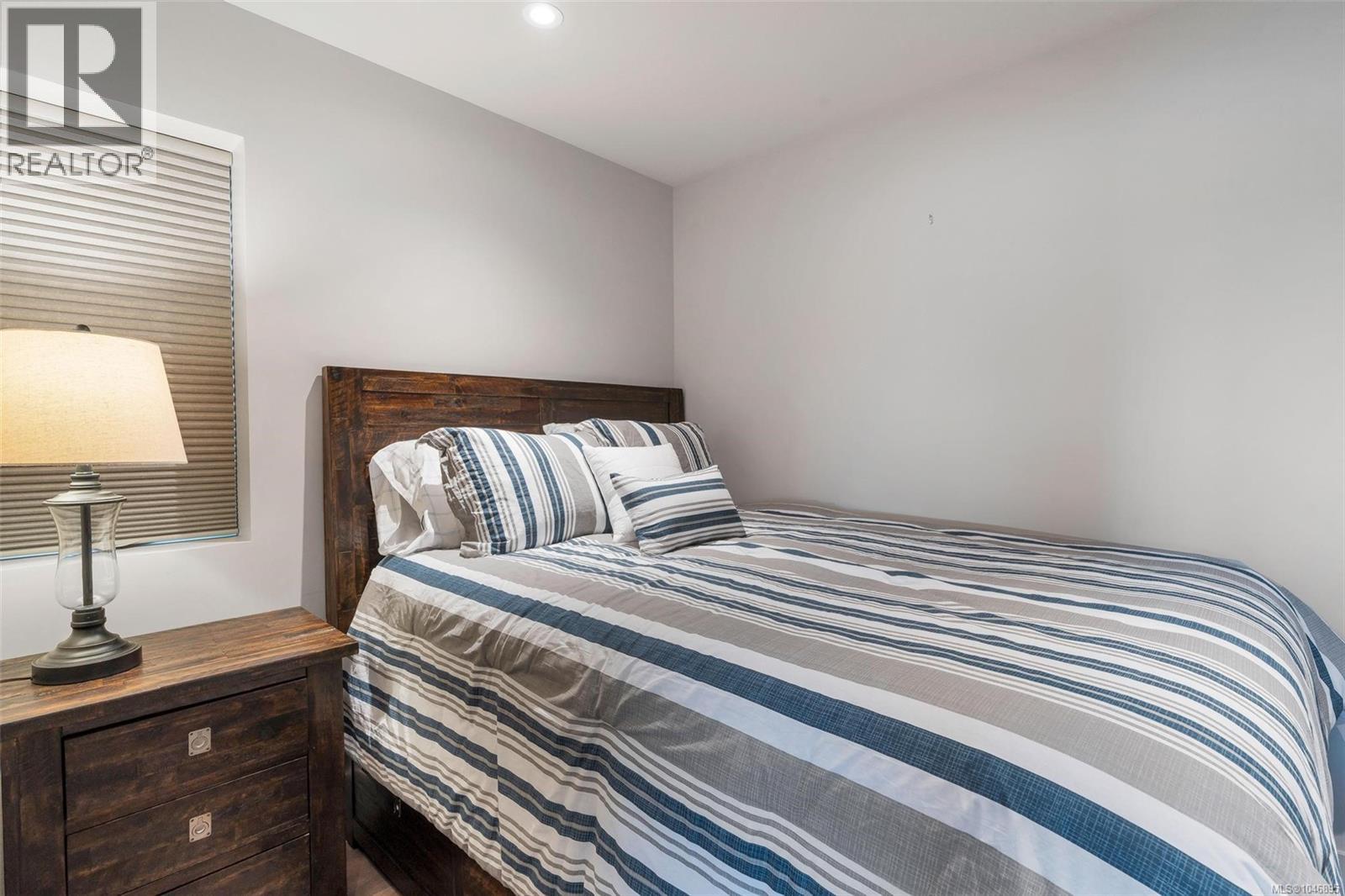 553 Marine View - 32