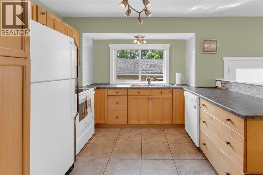 1 Thorncliffe Crescent Northwest - Photo 16