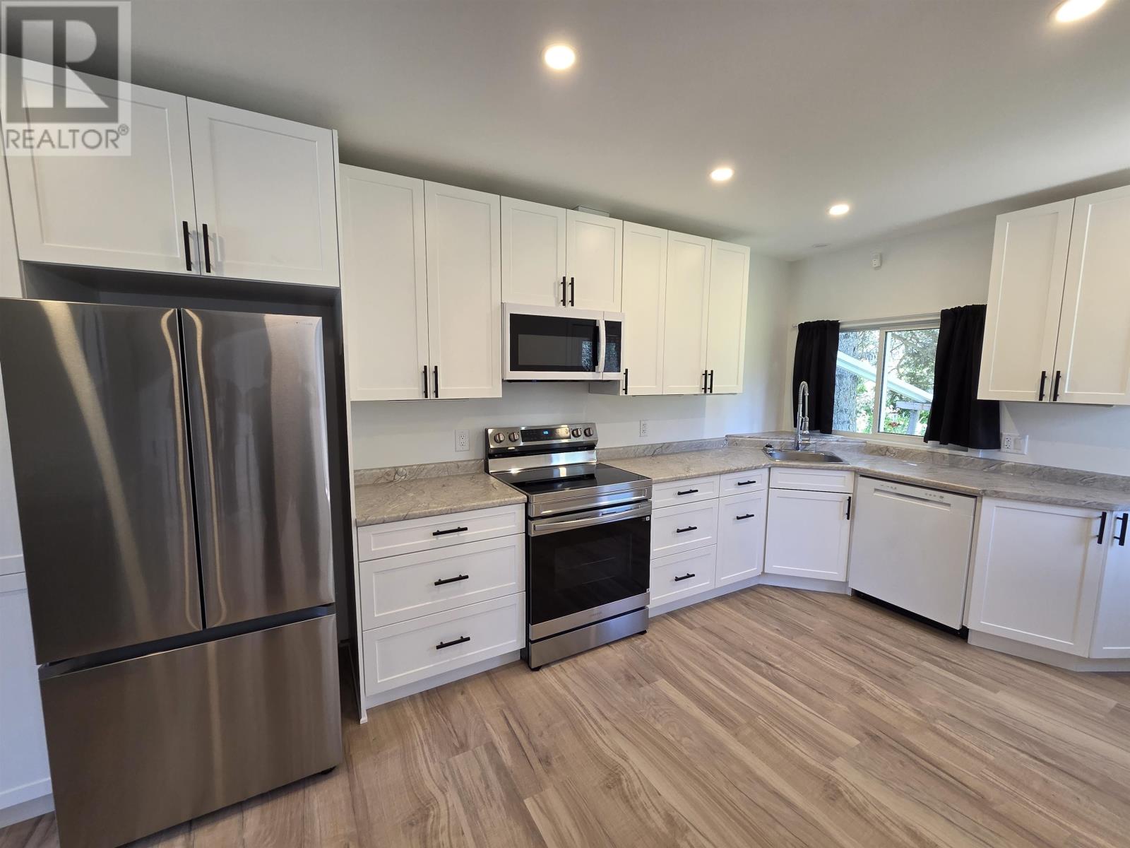78 Timmins ST - 2