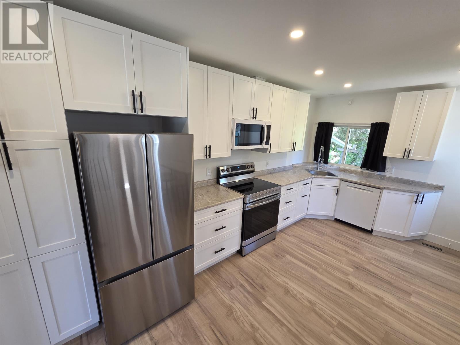 78 Timmins ST - 8