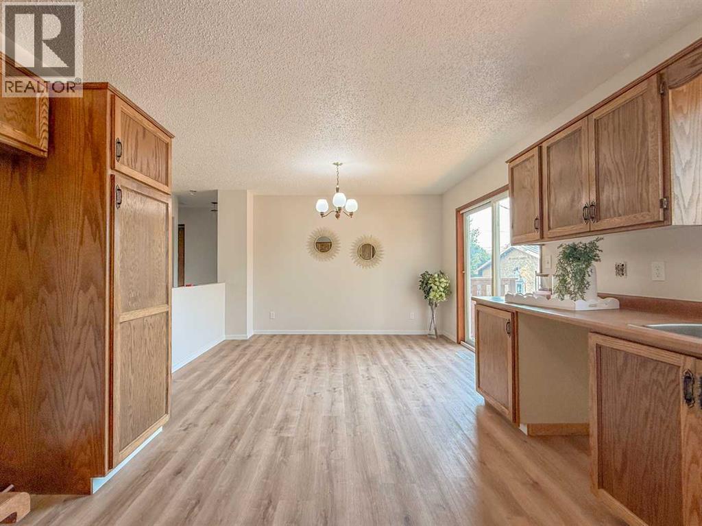 305 51 Avenue - Photo 13