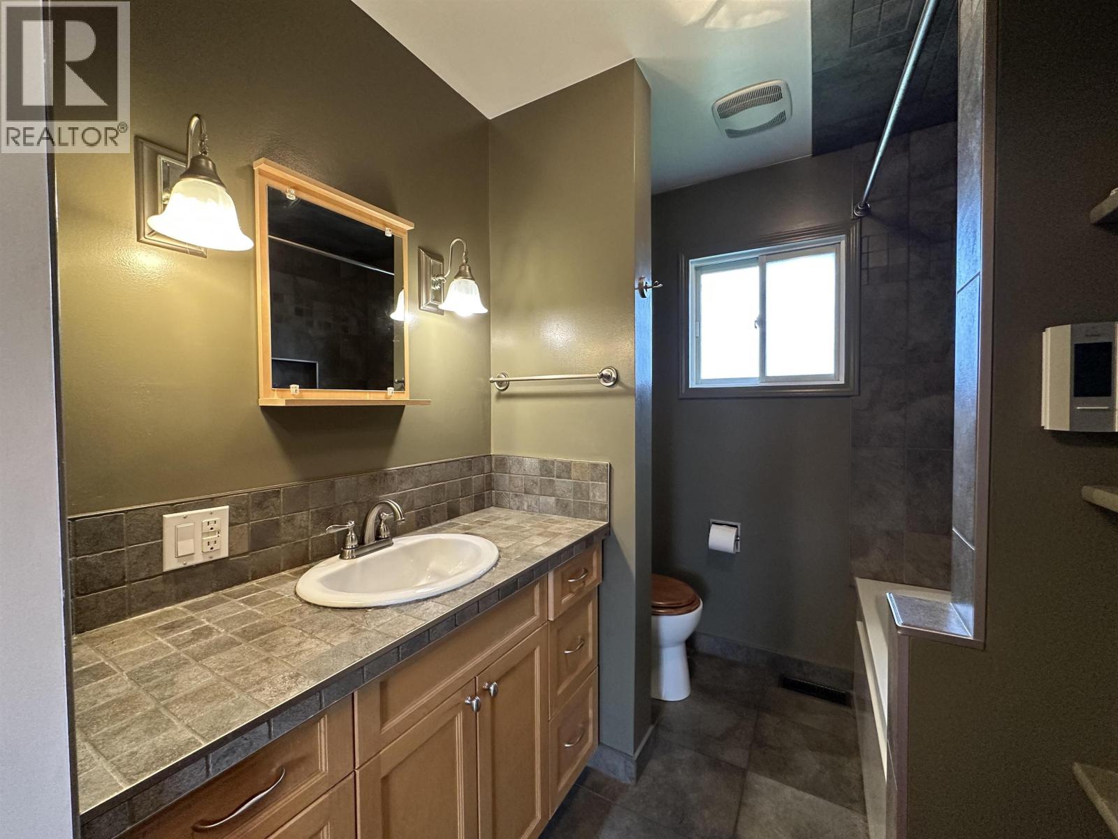 10312 104 AVENUE - Image 12