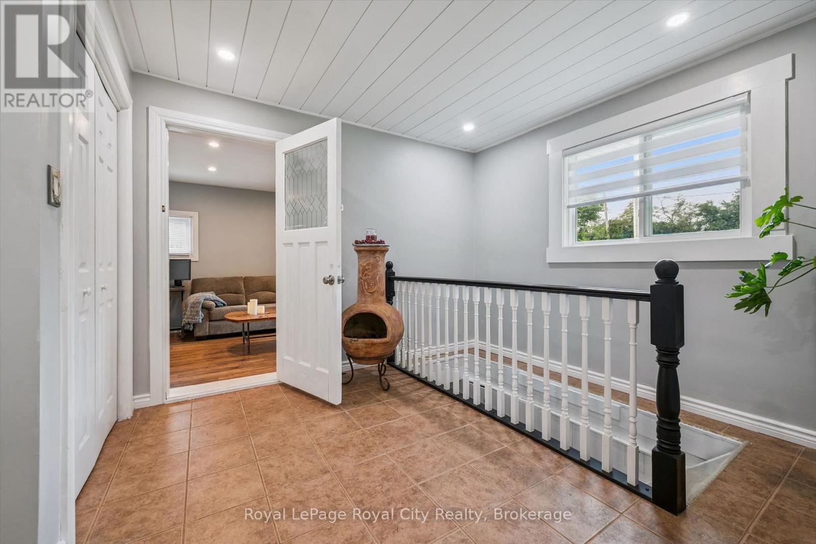 6167 GUELPH STREET - 23