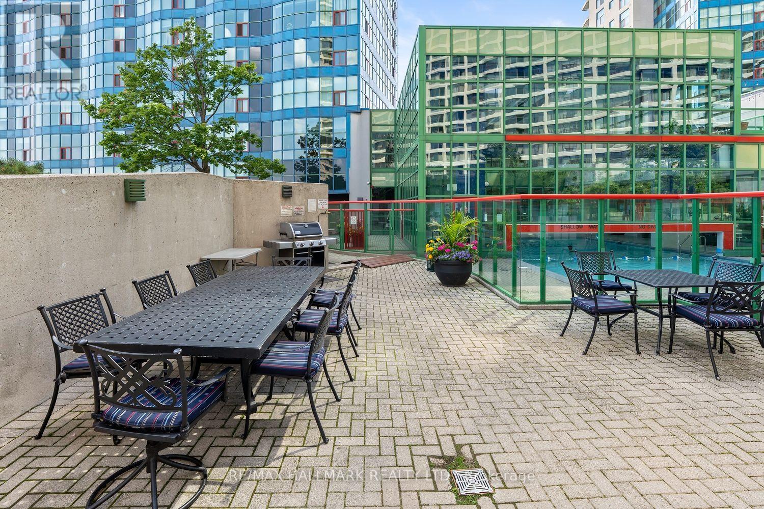 #504 77 HARBOUR SQUARE - 14