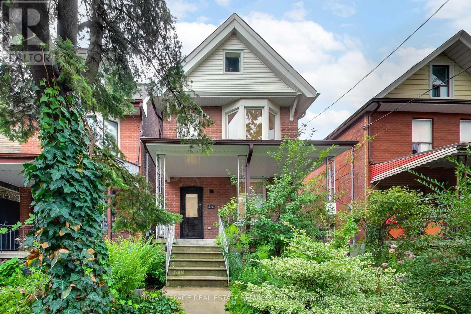 Photo of 218 Montrose Avenue