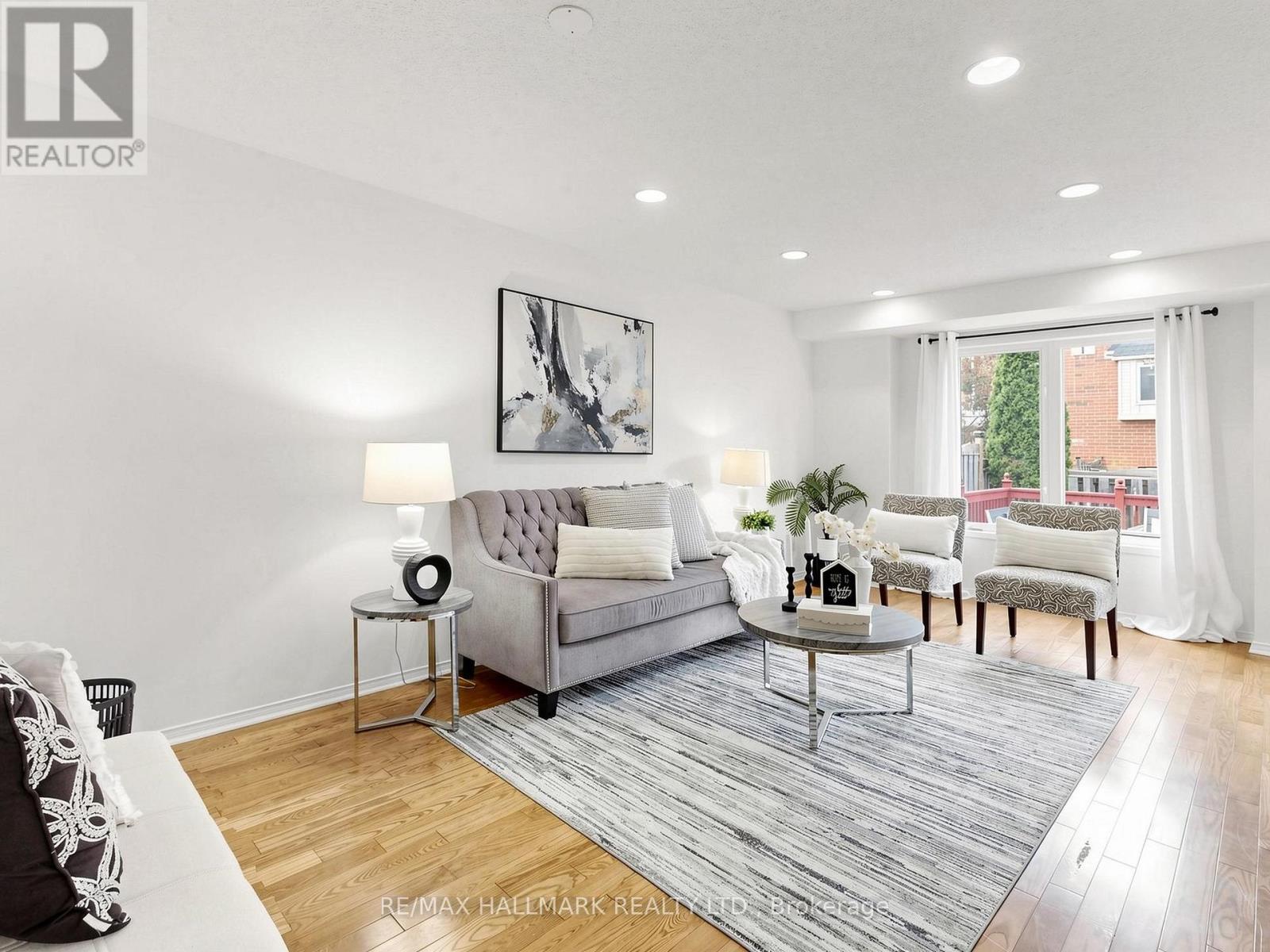 12 STOKELY CRESCENT - 8
