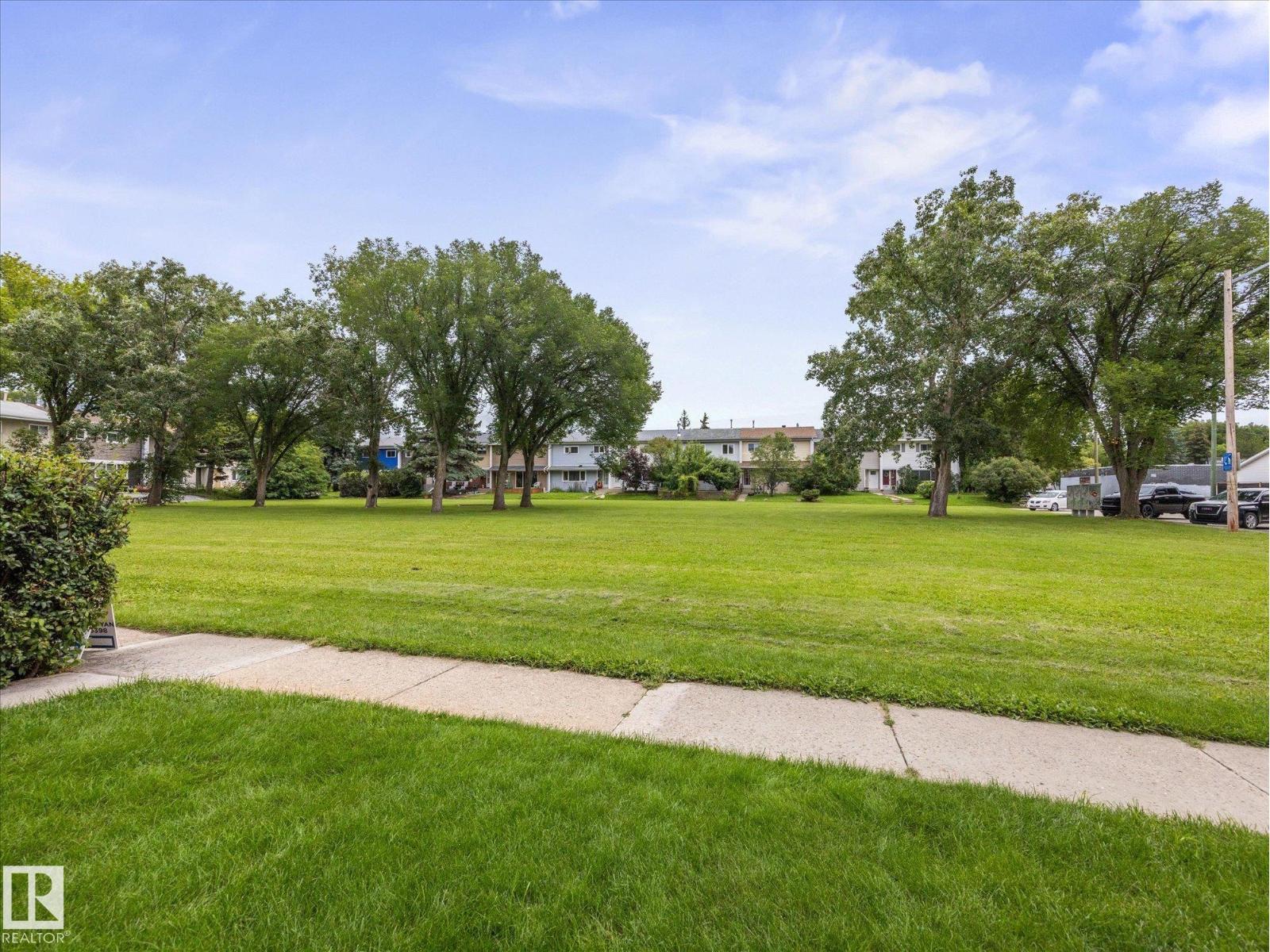 57 GARDEN Crescent