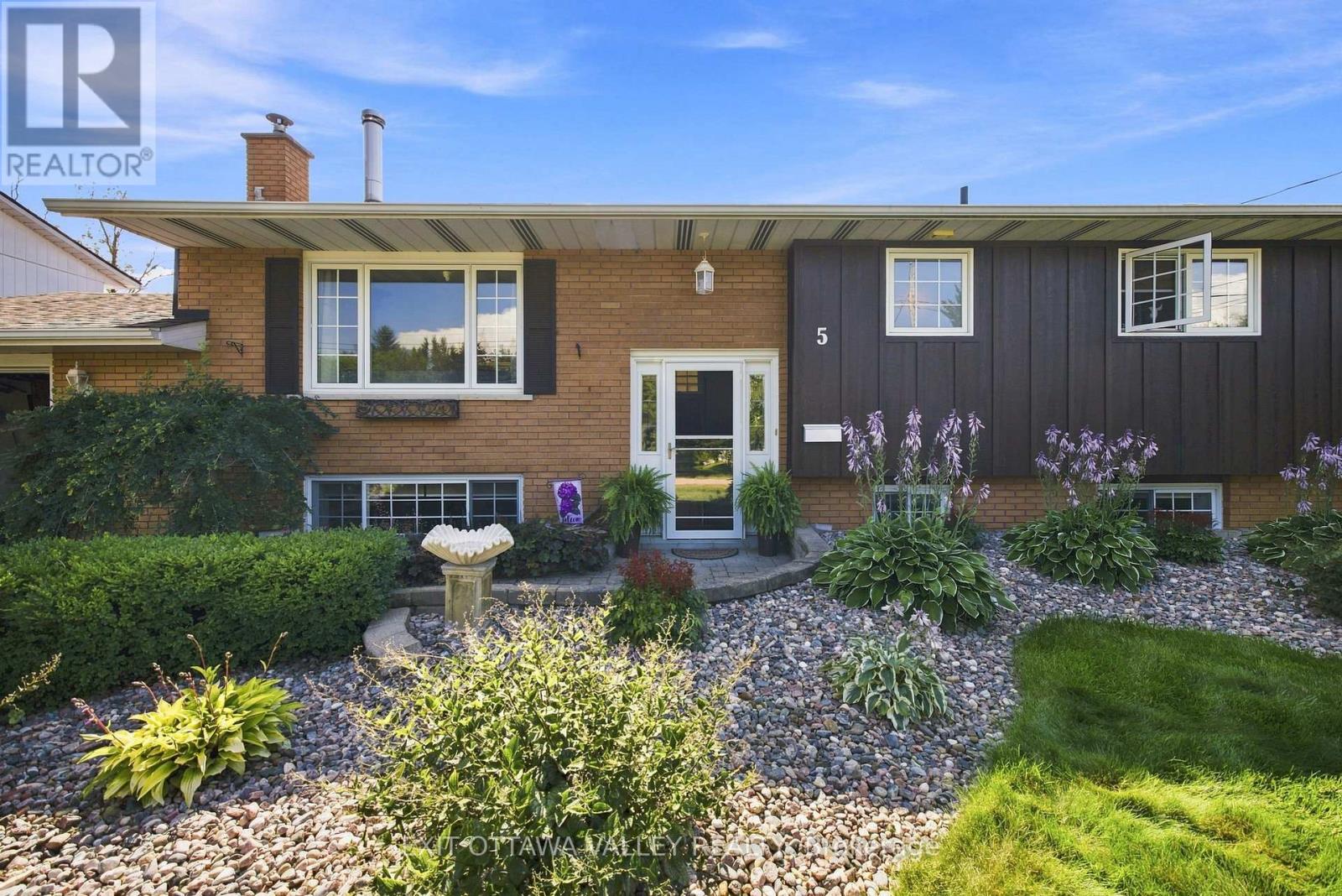 Property for sale at 5 VALLEY STREET