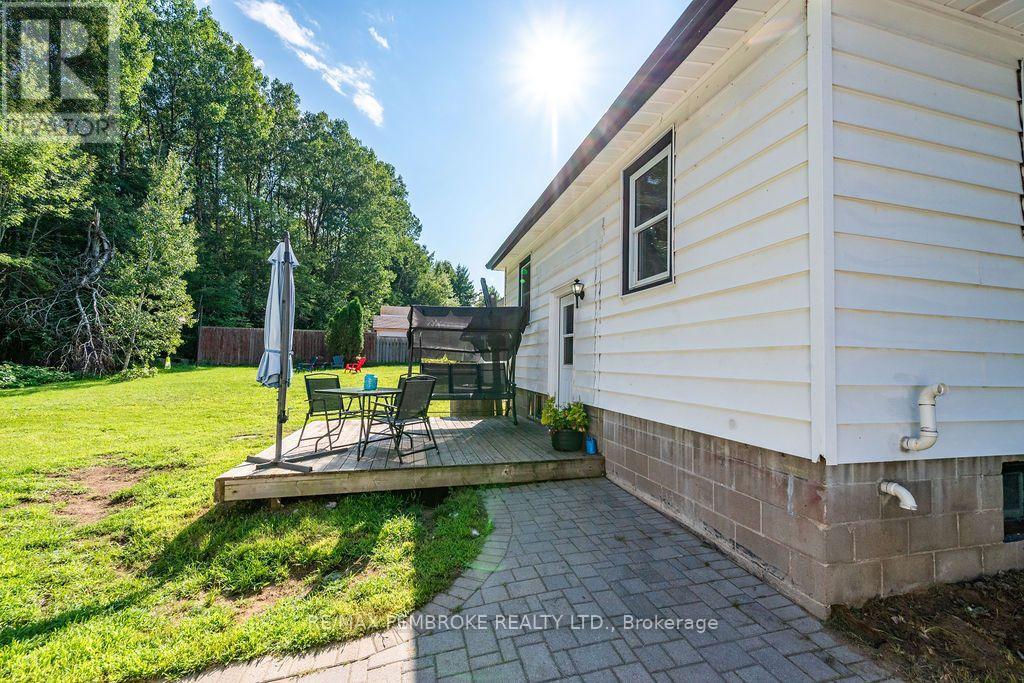 2 Bed, 1 Bath House for Sale in Petawawa – 1 NEW STREET, Petawawa – MLS# X13676172 - Image 11