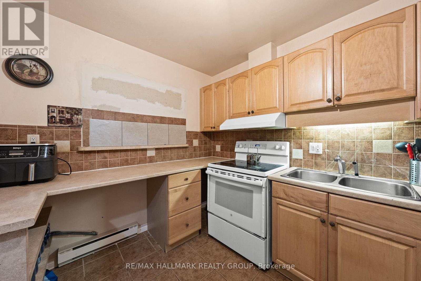 #64 3415 UPLANDS DRIVE - 12