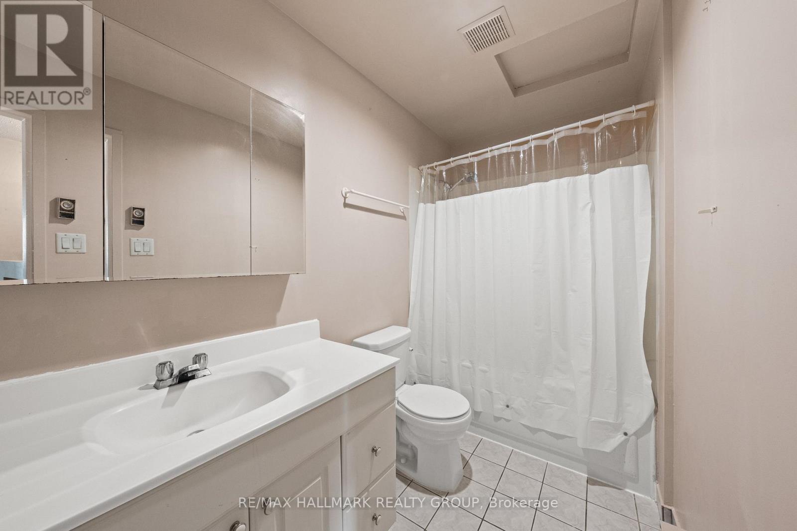 #64 3415 UPLANDS DRIVE - 26