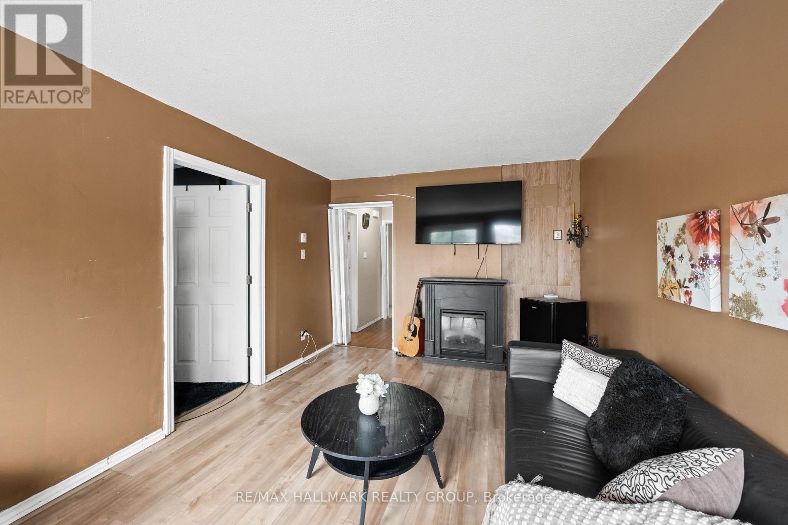 3 Bed, 2 Bath House for Sale in Ottawa – 64 – 3415 UPLANDS DRIVE, Ottawa – MLS# X13675974 - Image 8