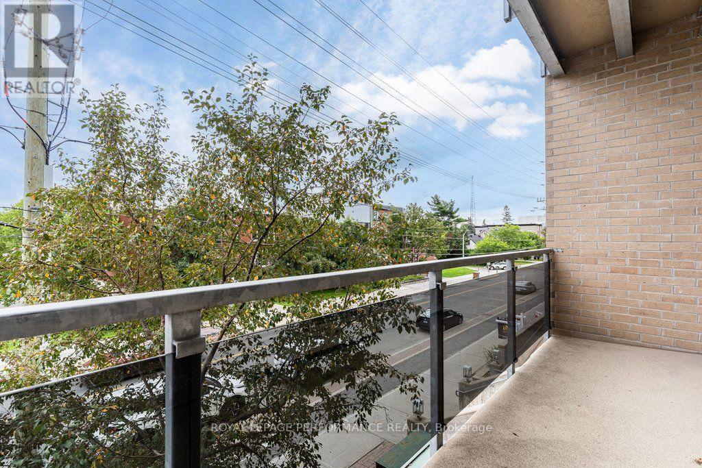 201 - 682 Churchill Avenue