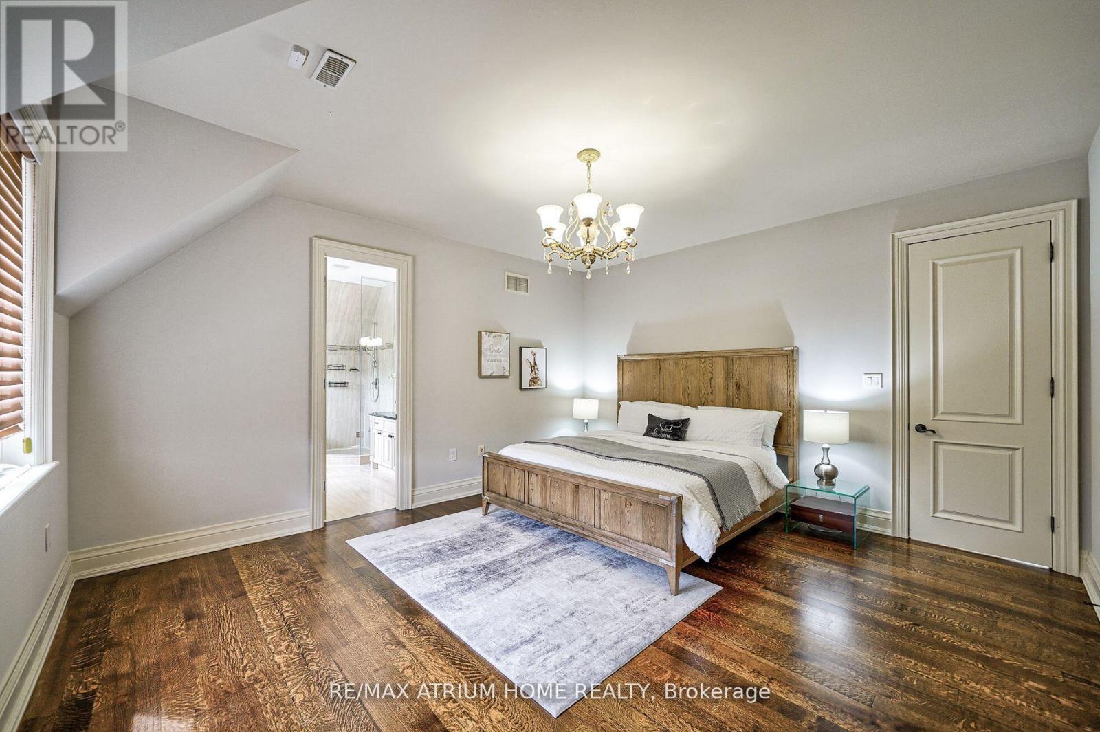 18 HEATHCOTE AVENUE - 26