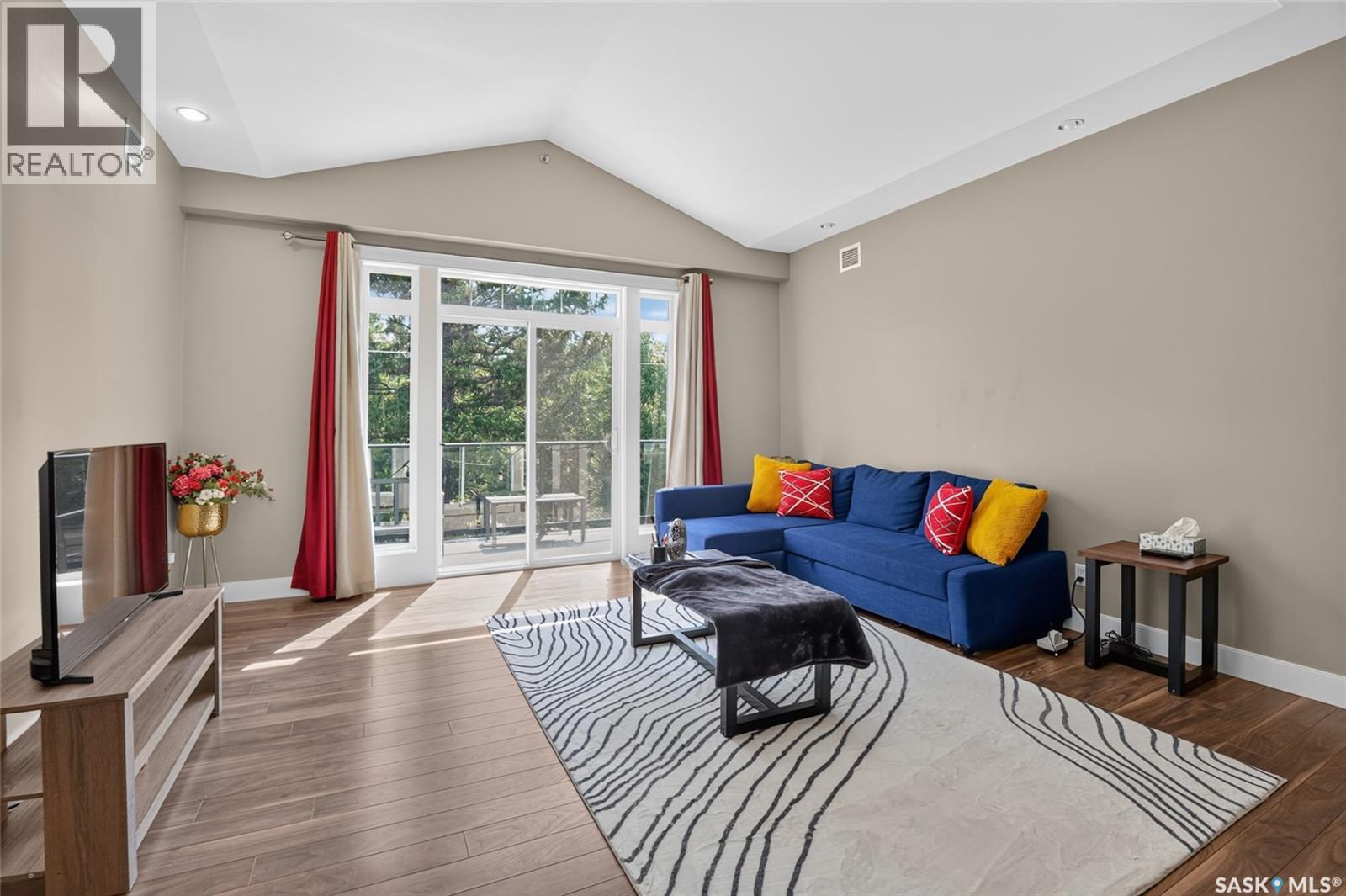 #302 721 8th STREET E - 18