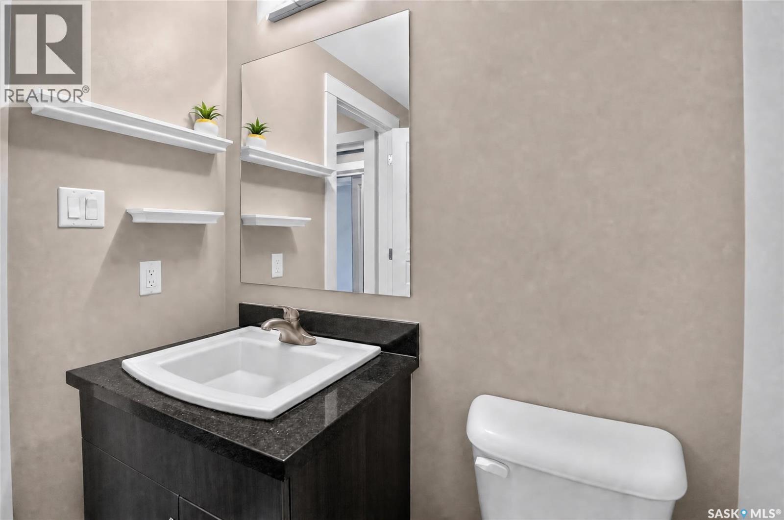 #302 721 8th STREET E - 27