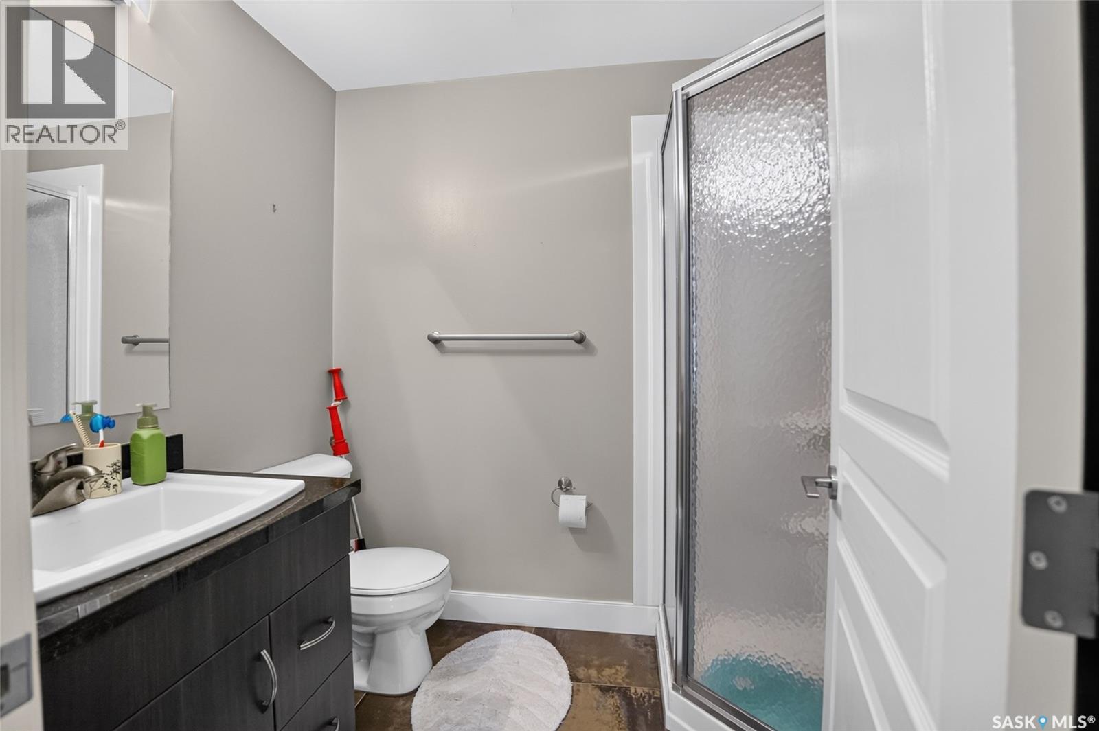 #302 721 8th STREET E - 28