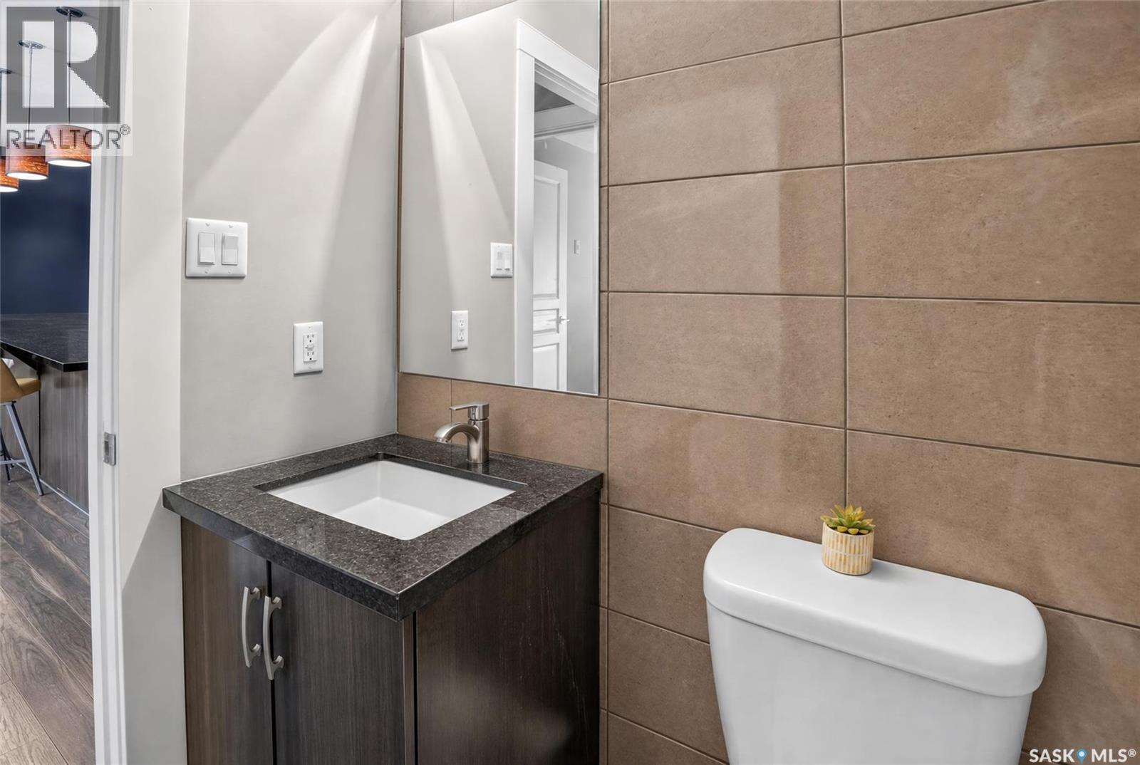 #302 721 8th STREET E - 29