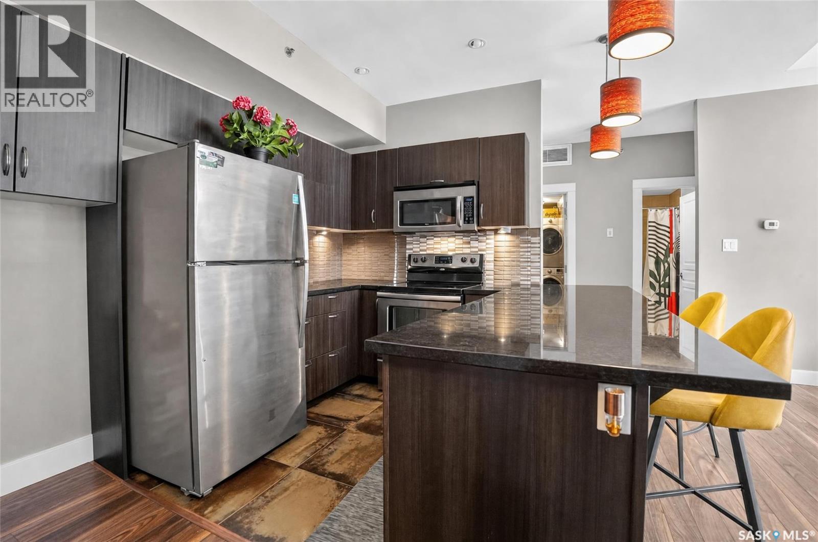 #302 721 8th STREET E - 4