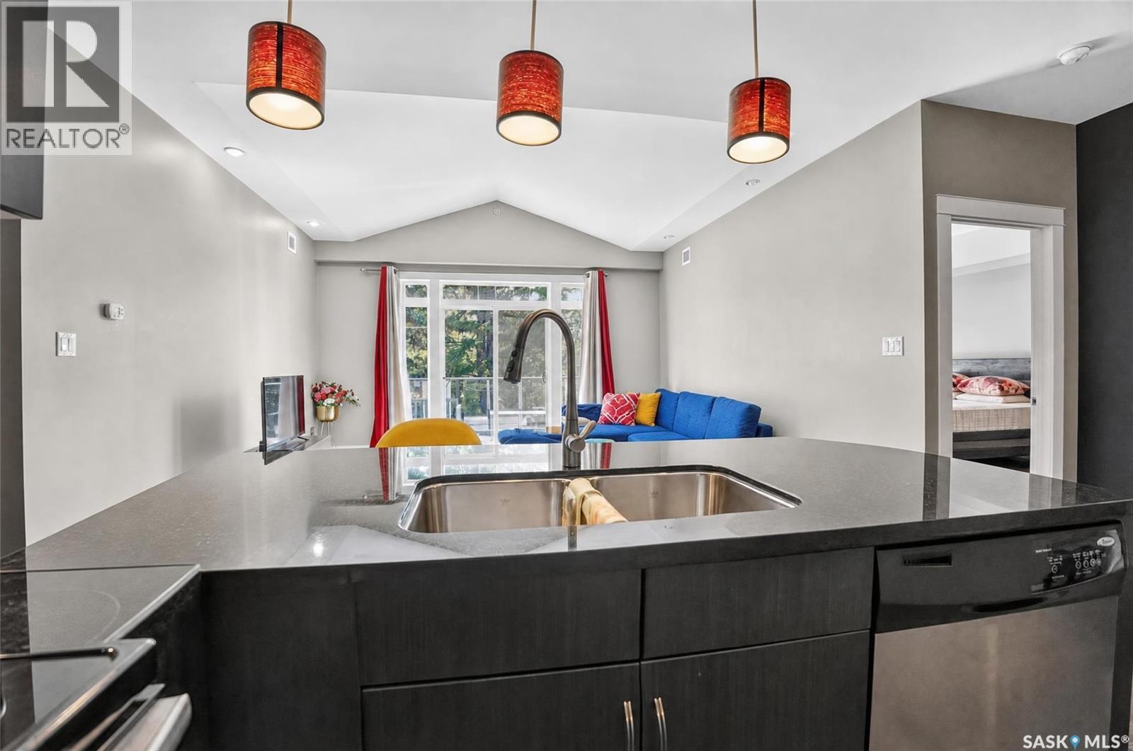 #302 721 8th STREET E - 6