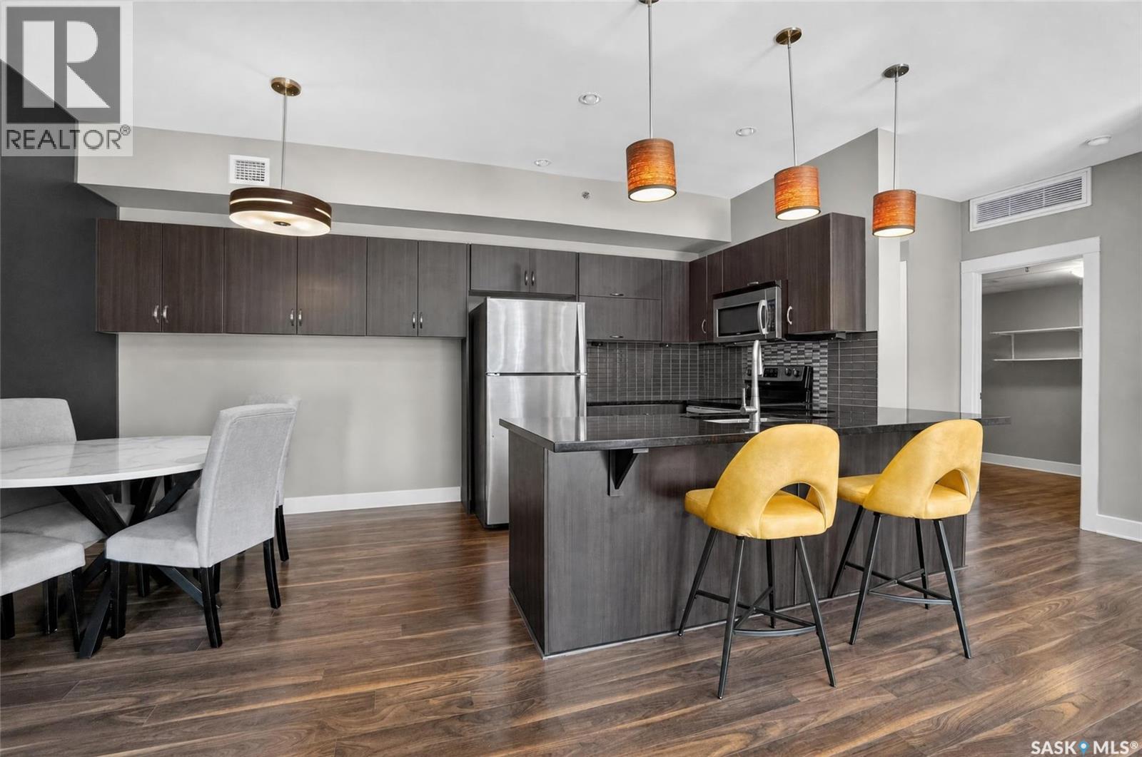 #302 721 8th STREET E - 8
