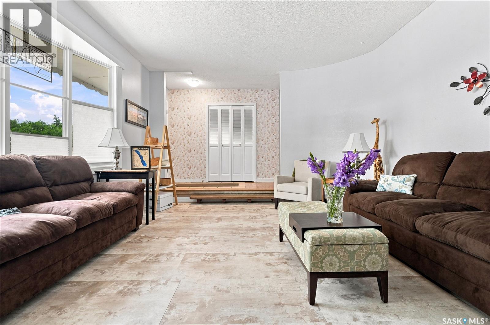 2 Springstein AVENUE - 10