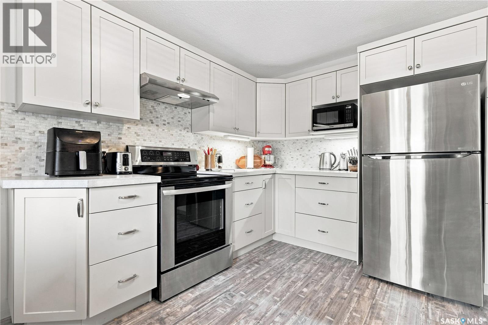 2 Springstein AVENUE - 19