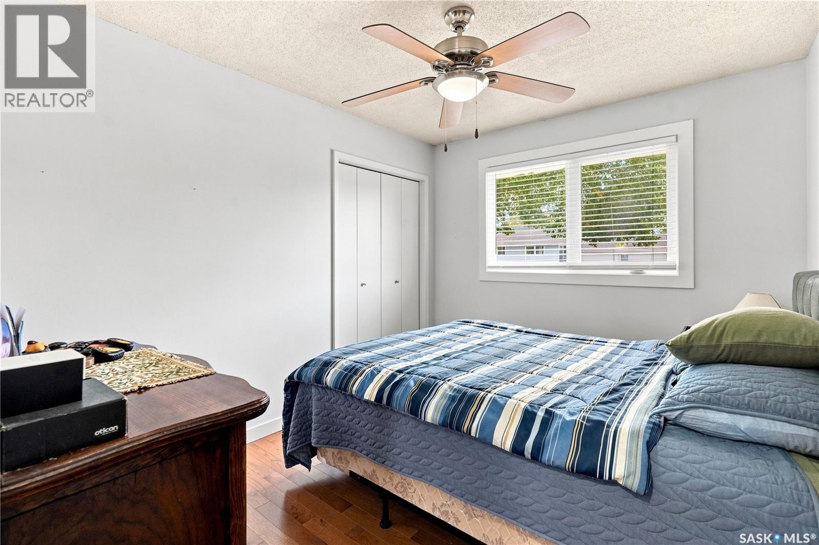 2 Springstein AVENUE - 24