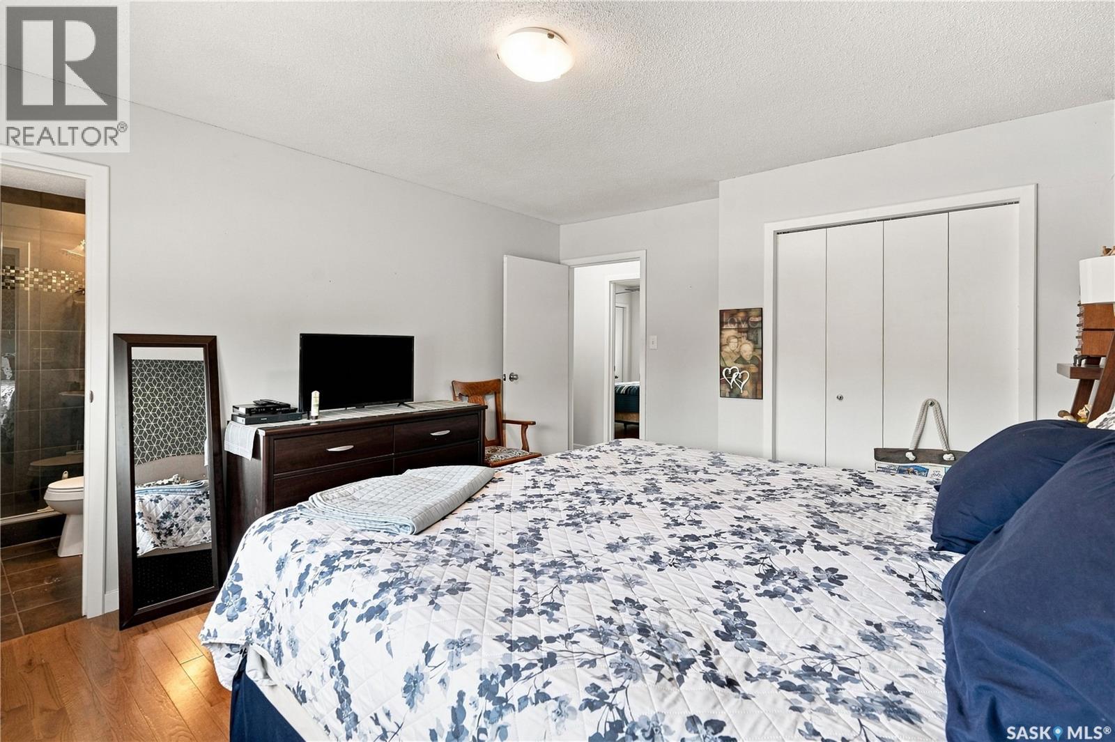 2 Springstein AVENUE - 28