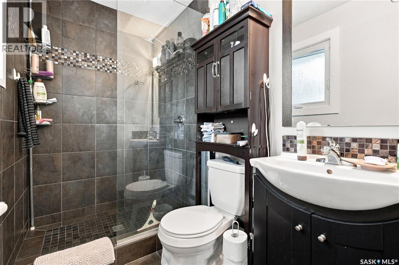 2 Springstein AVENUE - 29