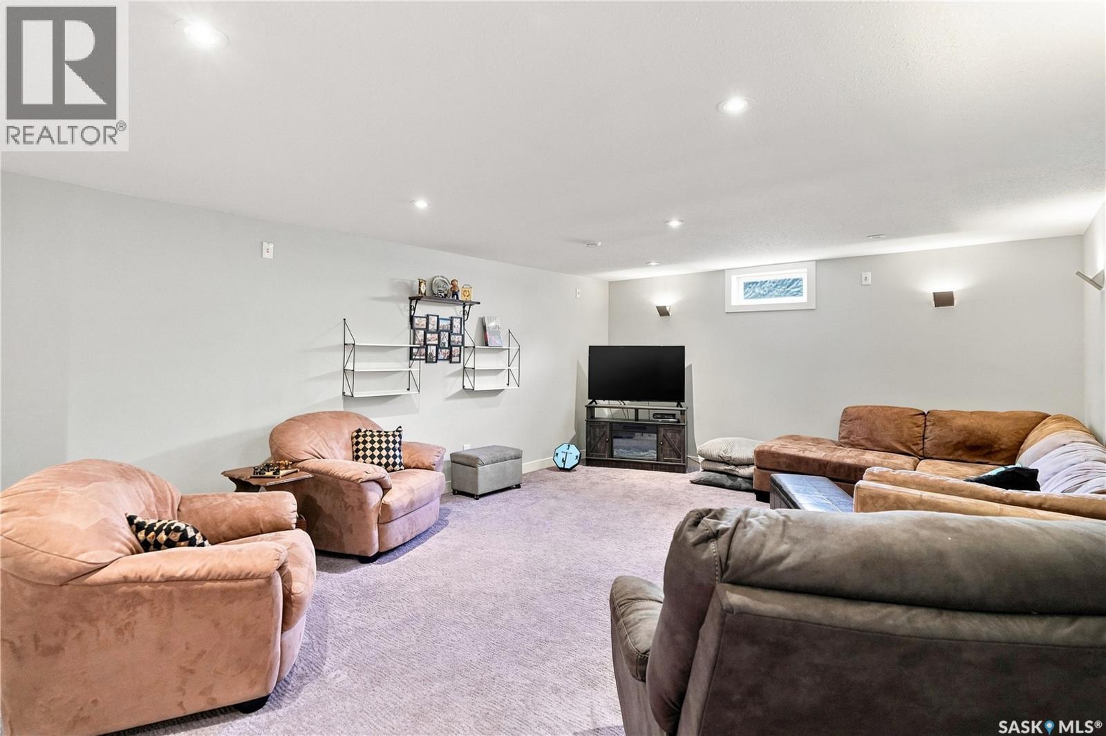 2 Springstein AVENUE - 34