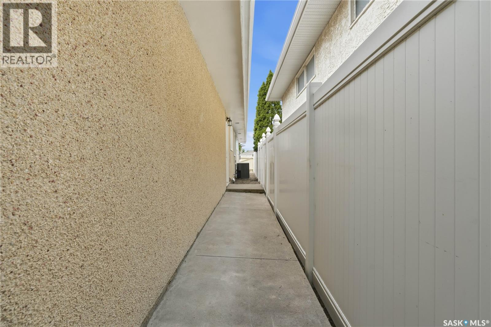 2 Springstein AVENUE - 45