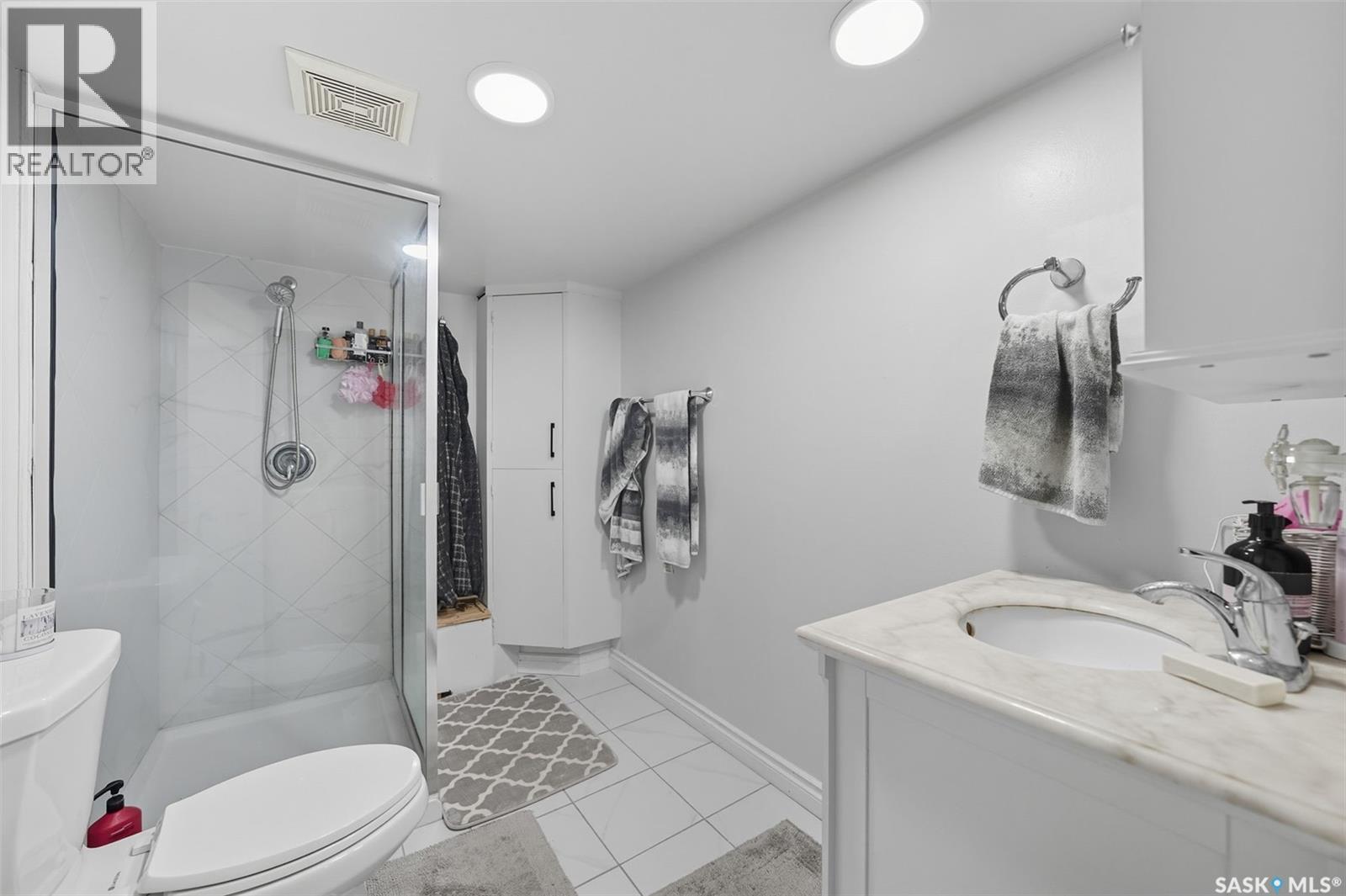 416 Taylor STREET W - Image 11