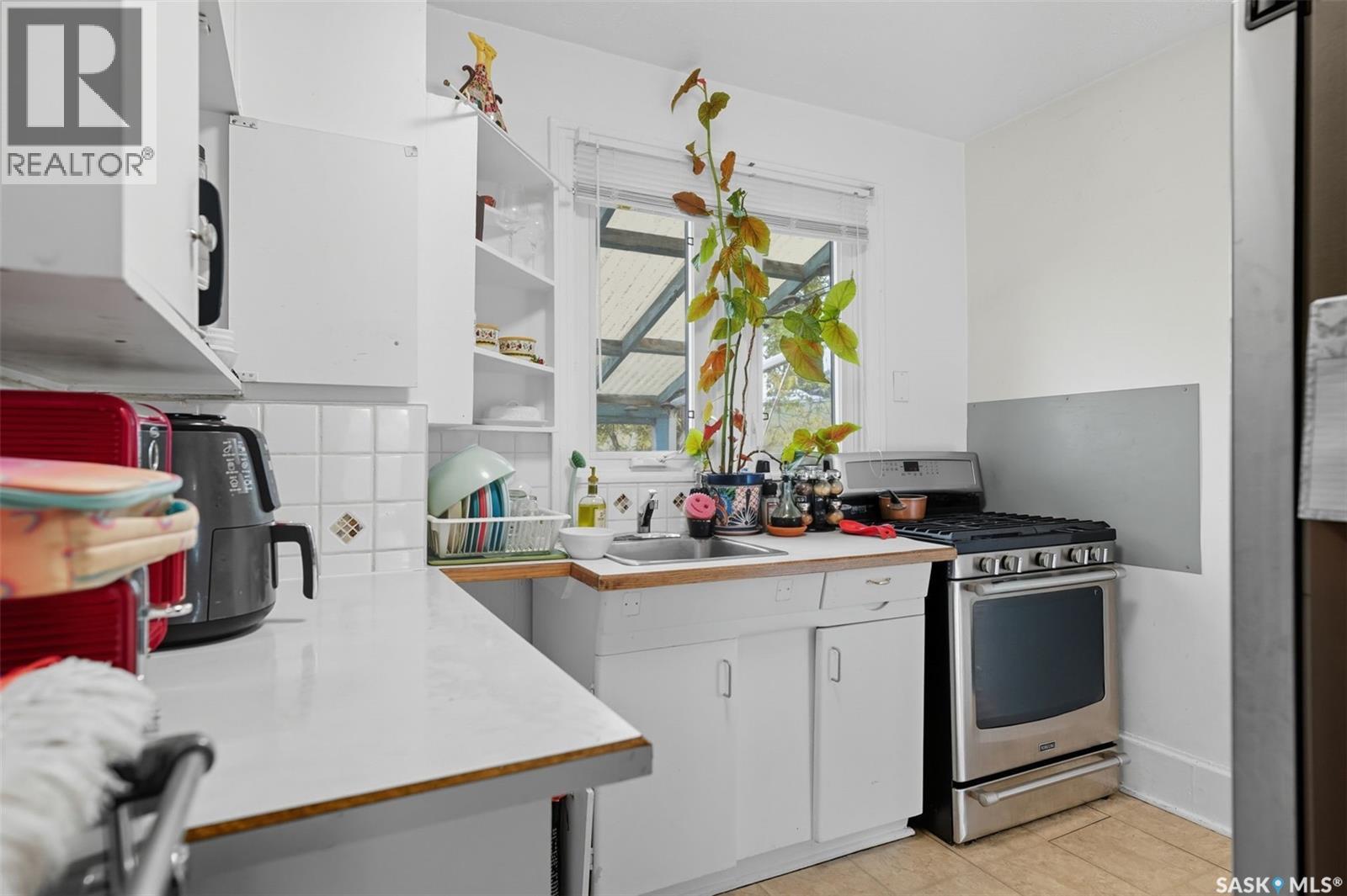 416 Taylor STREET W - 6