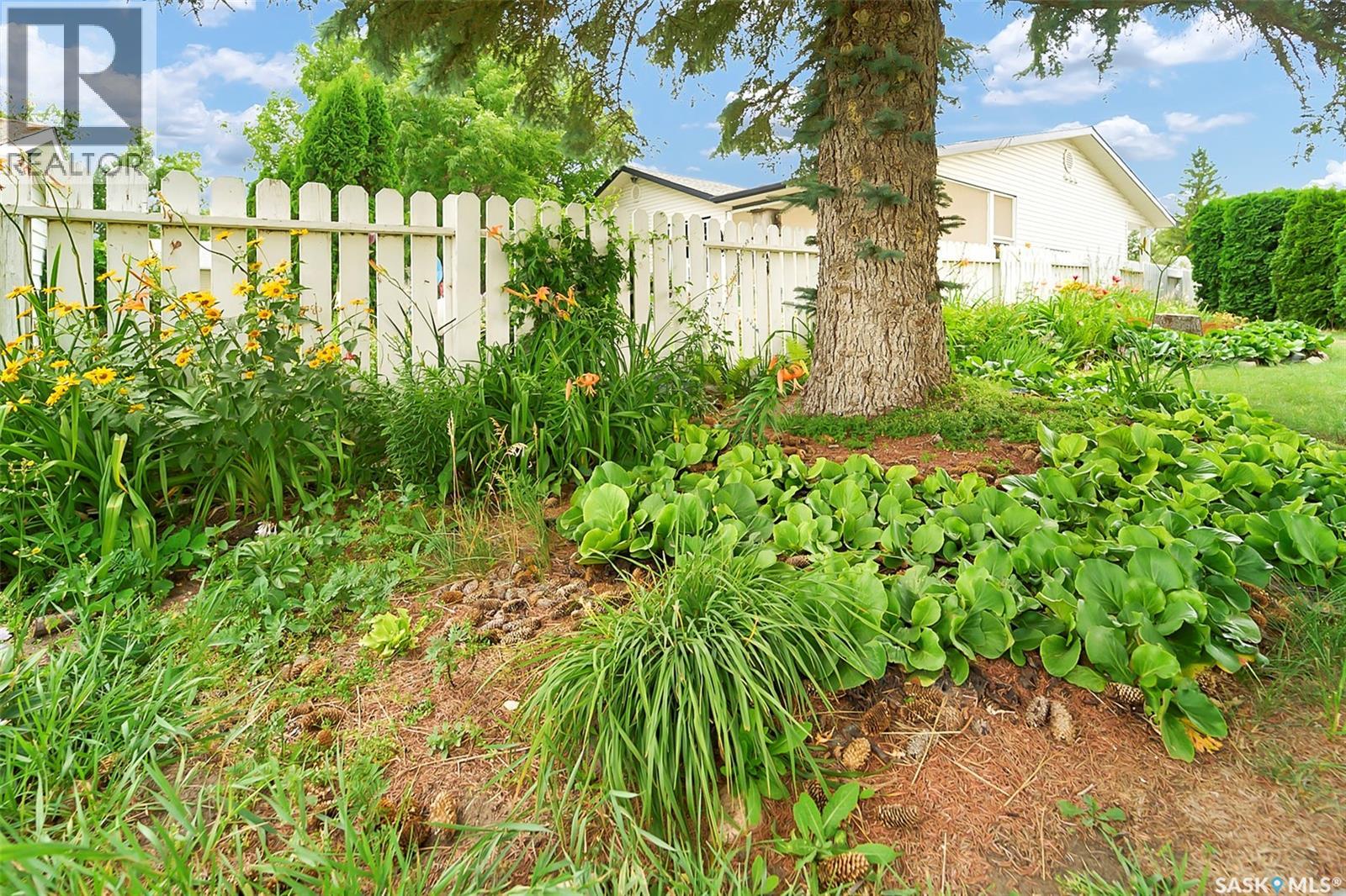 504 4th AVENUE W - 50