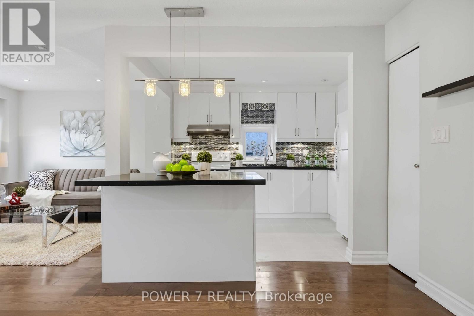139 CAROLBREEN SQUARE - 11