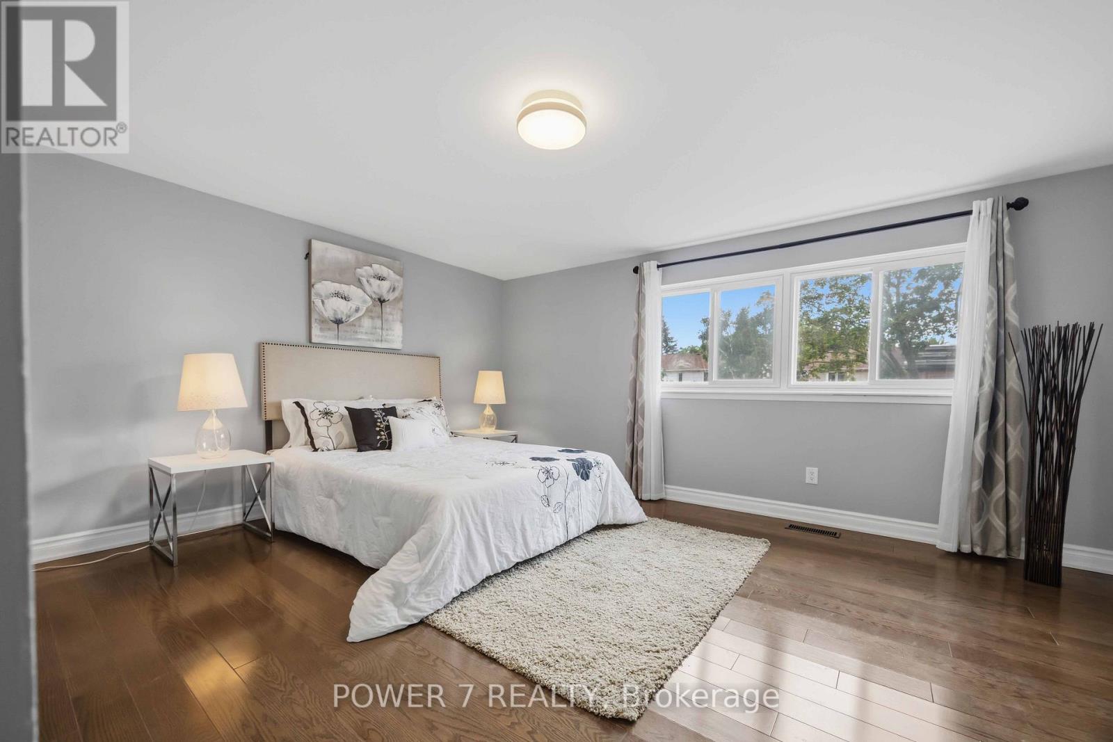 139 CAROLBREEN SQUARE - 28