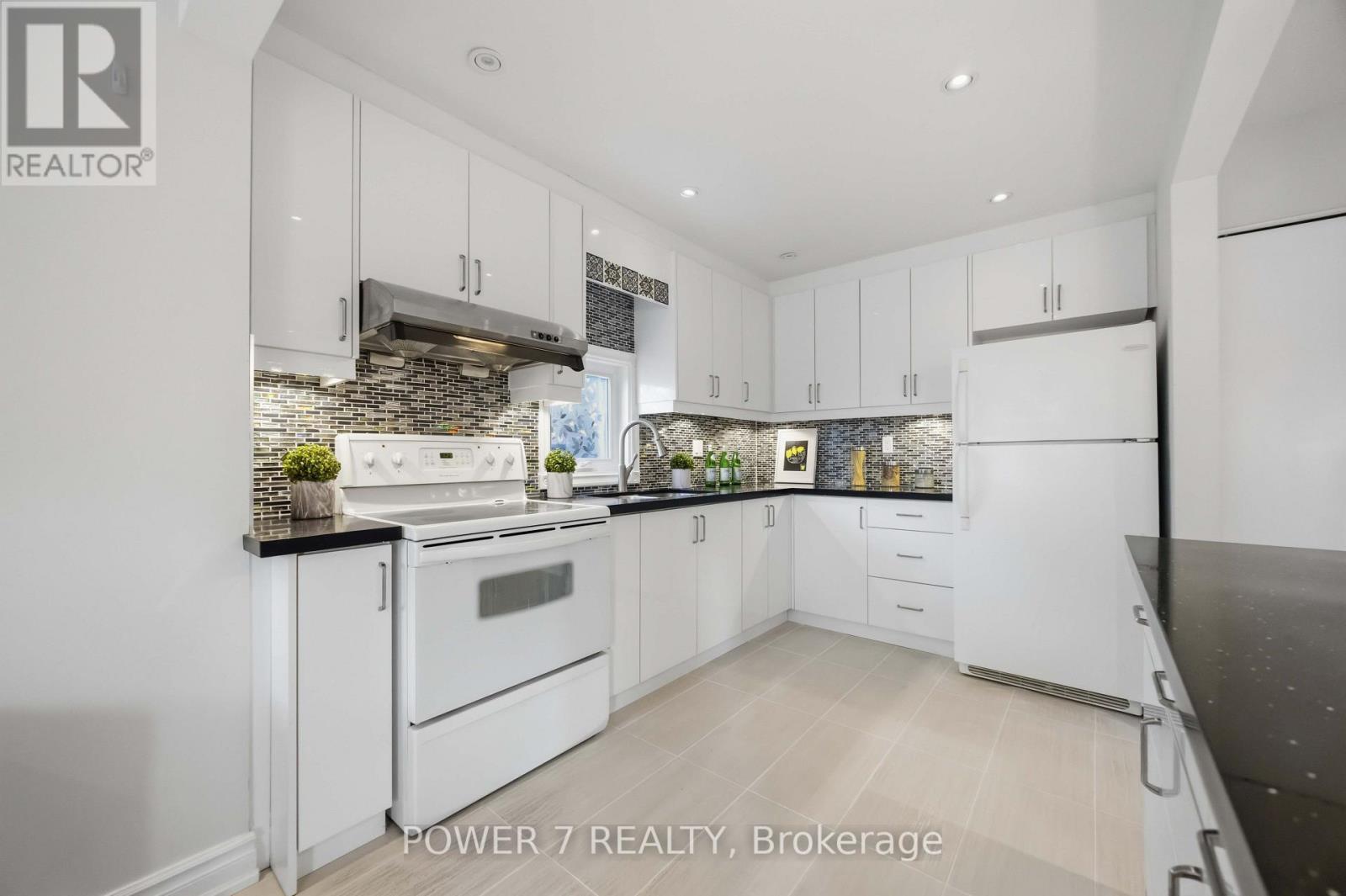 139 CAROLBREEN SQUARE - 17
