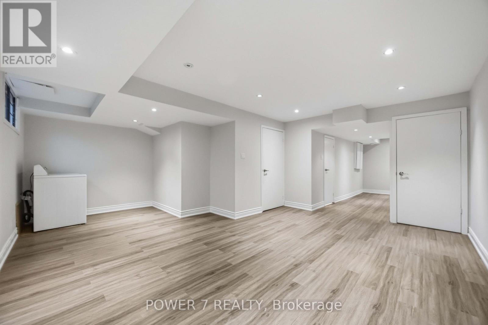 139 CAROLBREEN SQUARE - 40