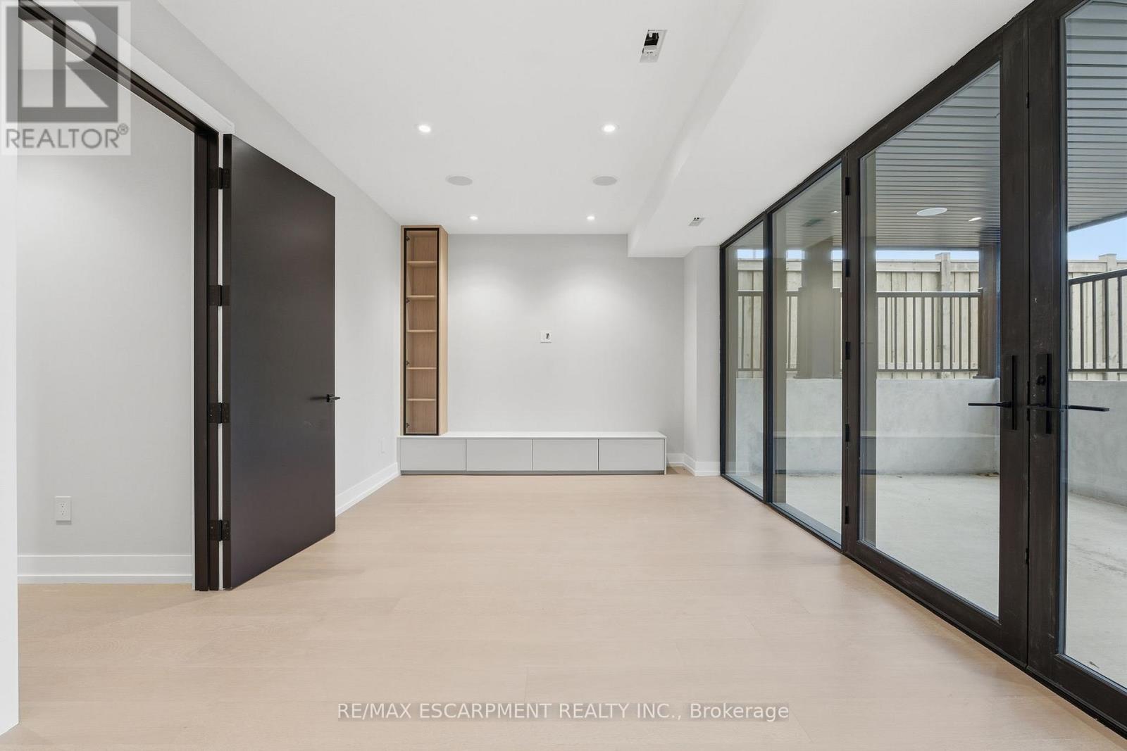 957 HALLIDAY AVENUE - Image 42